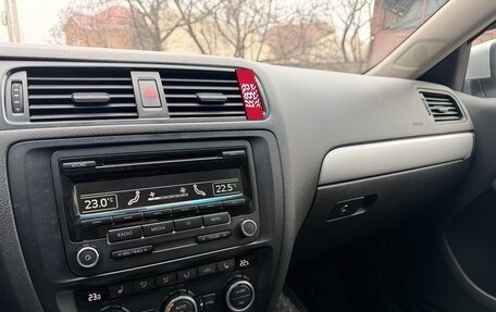 Volkswagen Jetta VI, 2012 год, 1 040 000 рублей, 23 фотография