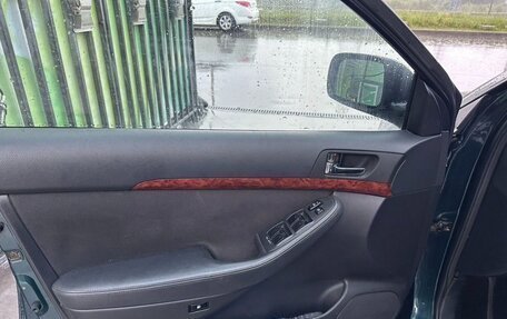 Toyota Avensis III рестайлинг, 2004 год, 690 000 рублей, 18 фотография