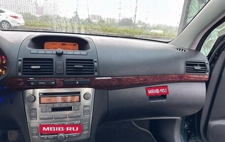 Toyota Avensis III рестайлинг, 2004 год, 690 000 рублей, 14 фотография