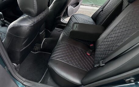 Toyota Avensis III рестайлинг, 2004 год, 690 000 рублей, 24 фотография