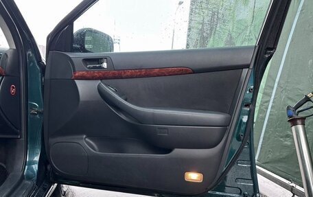 Toyota Avensis III рестайлинг, 2004 год, 690 000 рублей, 23 фотография