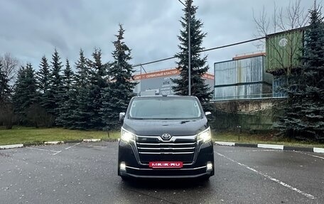Toyota HiAce H300, 2020 год, 6 700 000 рублей, 3 фотография