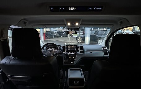 Toyota HiAce H300, 2020 год, 6 700 000 рублей, 19 фотография