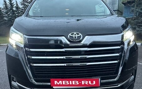 Toyota HiAce H300, 2020 год, 6 700 000 рублей, 26 фотография