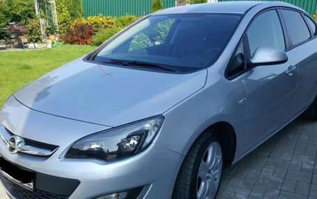 Opel Astra J, 2015 год, 800 000 рублей, 1 фотография