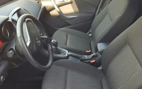 Opel Astra J, 2015 год, 800 000 рублей, 2 фотография