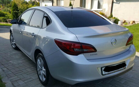 Opel Astra J, 2015 год, 800 000 рублей, 4 фотография