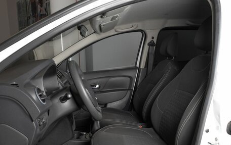 Renault Logan II, 2018 год, 590 400 рублей, 9 фотография