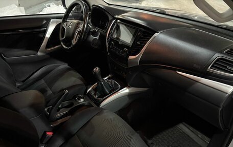 Mitsubishi Pajero Sport III рестайлинг, 2018 год, 2 250 000 рублей, 18 фотография