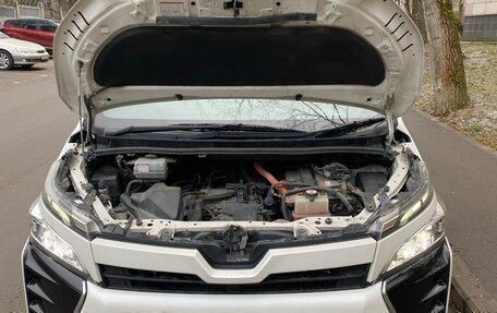 Toyota Noah III, 2018 год, 1 590 000 рублей, 8 фотография