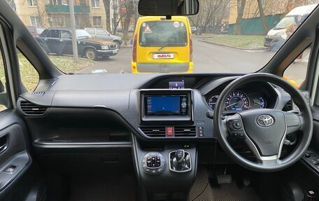 Toyota Noah III, 2018 год, 1 590 000 рублей, 13 фотография