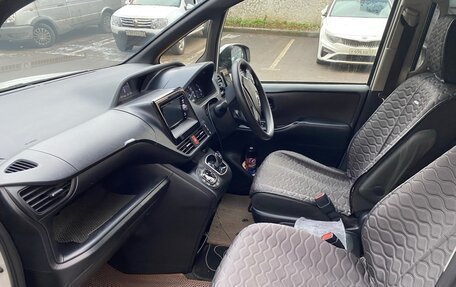 Toyota Noah III, 2018 год, 1 590 000 рублей, 12 фотография