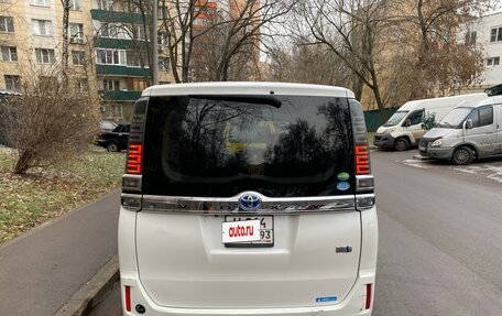 Toyota Noah III, 2018 год, 1 590 000 рублей, 7 фотография