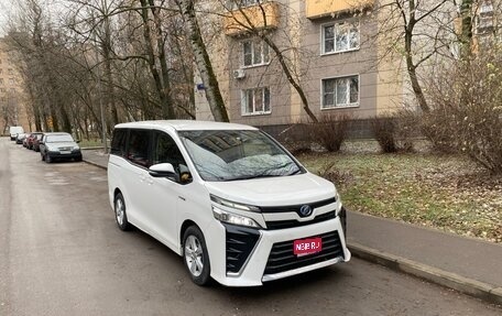 Toyota Noah III, 2018 год, 1 590 000 рублей, 1 фотография