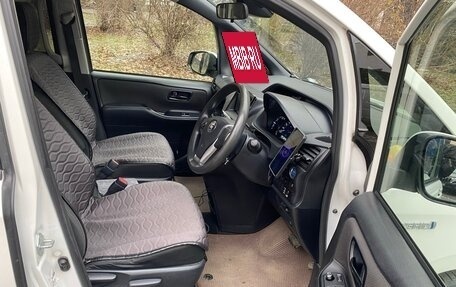 Toyota Noah III, 2018 год, 1 590 000 рублей, 10 фотография