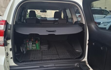 Toyota Land Cruiser Prado 150 рестайлинг 2, 2014 год, 2 850 000 рублей, 6 фотография