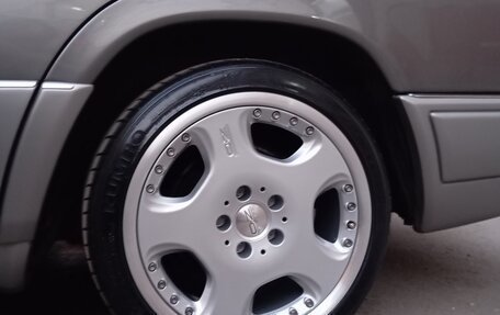 Mercedes-Benz E-Класс, 1993 год, 1 200 000 рублей, 8 фотография