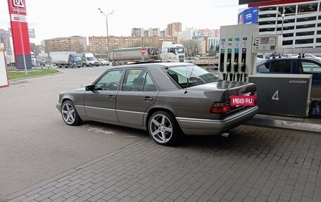 Mercedes-Benz E-Класс, 1993 год, 1 200 000 рублей, 4 фотография
