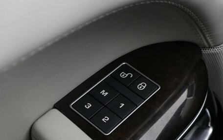 Land Rover Range Rover IV рестайлинг, 2017 год, 3 990 000 рублей, 16 фотография