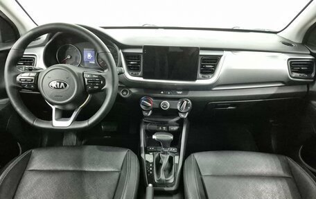 KIA Stonic, 2018 год, 1 300 000 рублей, 10 фотография