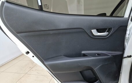 KIA Stonic, 2018 год, 1 300 000 рублей, 14 фотография