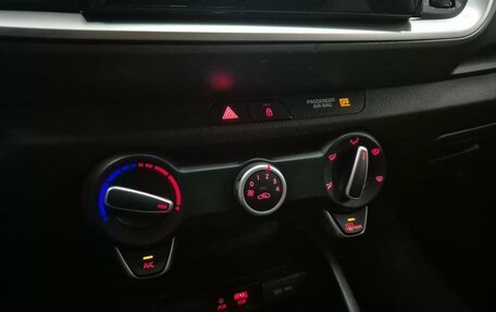 KIA Stonic, 2018 год, 1 300 000 рублей, 19 фотография