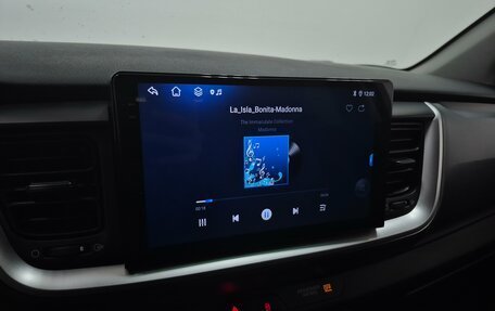 KIA Stonic, 2018 год, 1 300 000 рублей, 17 фотография