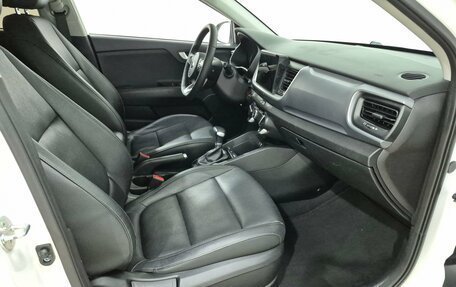 KIA Stonic, 2018 год, 1 300 000 рублей, 13 фотография