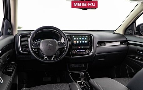 Mitsubishi Outlander III рестайлинг 3, 2022 год, 3 096 404 рублей, 6 фотография