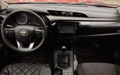 Toyota Hilux VIII, 2015 год, 2 654 000 рублей, 9 фотография