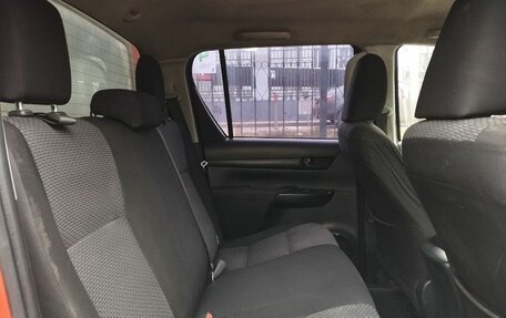 Toyota Hilux VIII, 2015 год, 2 654 000 рублей, 11 фотография