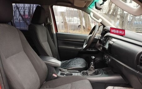 Toyota Hilux VIII, 2015 год, 2 654 000 рублей, 10 фотография