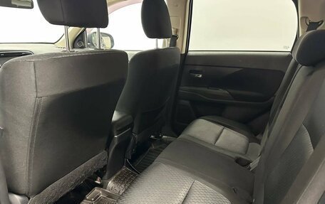 Mitsubishi Outlander III рестайлинг 3, 2013 год, 1 099 000 рублей, 19 фотография