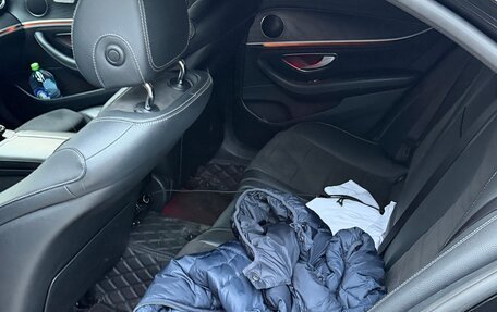 Mercedes-Benz E-Класс, 2019 год, 3 000 000 рублей, 9 фотография