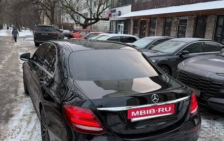 Mercedes-Benz E-Класс, 2019 год, 3 000 000 рублей, 4 фотография