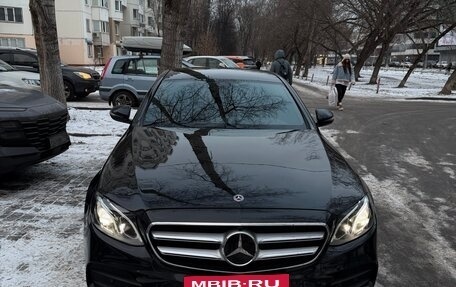 Mercedes-Benz E-Класс, 2019 год, 3 000 000 рублей, 3 фотография