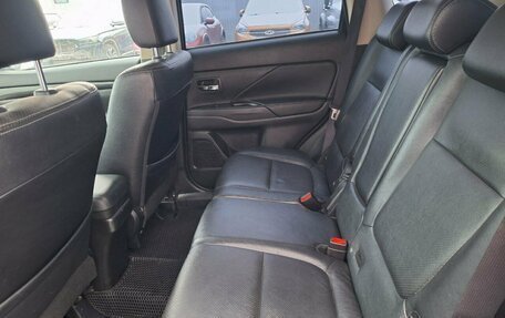 Mitsubishi Outlander III рестайлинг 3, 2016 год, 1 495 000 рублей, 14 фотография