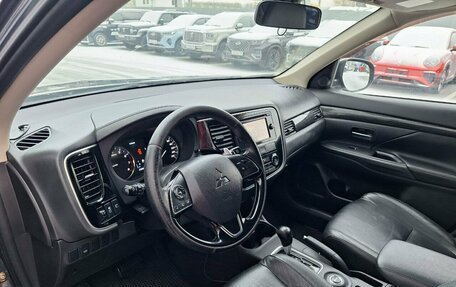 Mitsubishi Outlander III рестайлинг 3, 2016 год, 1 495 000 рублей, 12 фотография