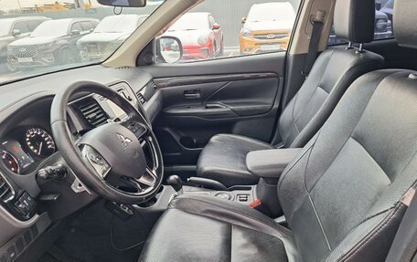 Mitsubishi Outlander III рестайлинг 3, 2016 год, 1 495 000 рублей, 13 фотография