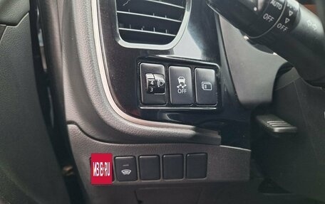 Mitsubishi Outlander III рестайлинг 3, 2016 год, 1 495 000 рублей, 10 фотография