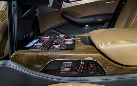 Audi A8, 2012 год, 1 950 000 рублей, 16 фотография