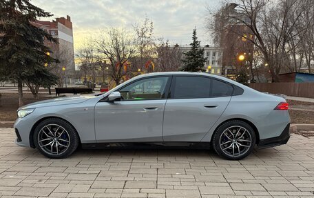 BMW 5 серия, 2023 год, 6 750 000 рублей, 3 фотография