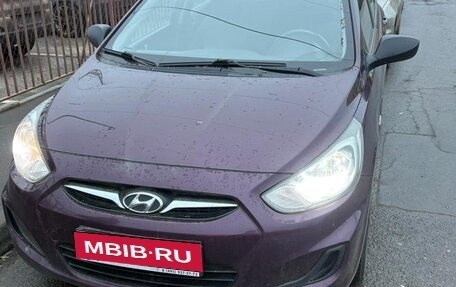 Hyundai Solaris II рестайлинг, 2011 год, 1 100 000 рублей, 1 фотография