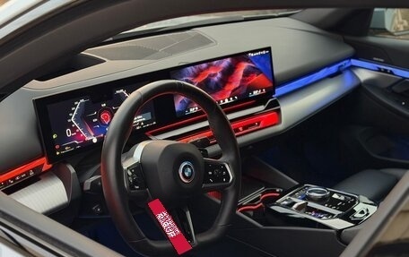 BMW 5 серия, 2023 год, 6 750 000 рублей, 11 фотография