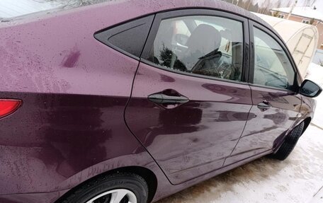 Hyundai Solaris II рестайлинг, 2011 год, 1 100 000 рублей, 4 фотография