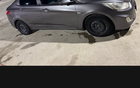 Hyundai Solaris II рестайлинг, 2011 год, 720 000 рублей, 2 фотография