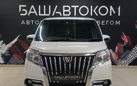 Toyota Esquire I, 2015 год, 2 050 000 рублей, 2 фотография