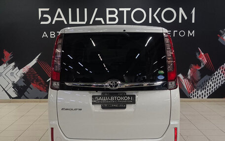 Toyota Esquire I, 2015 год, 2 050 000 рублей, 5 фотография