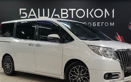Toyota Esquire I, 2015 год, 2 050 000 рублей, 3 фотография