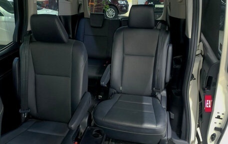 Toyota Esquire I, 2015 год, 2 050 000 рублей, 7 фотография